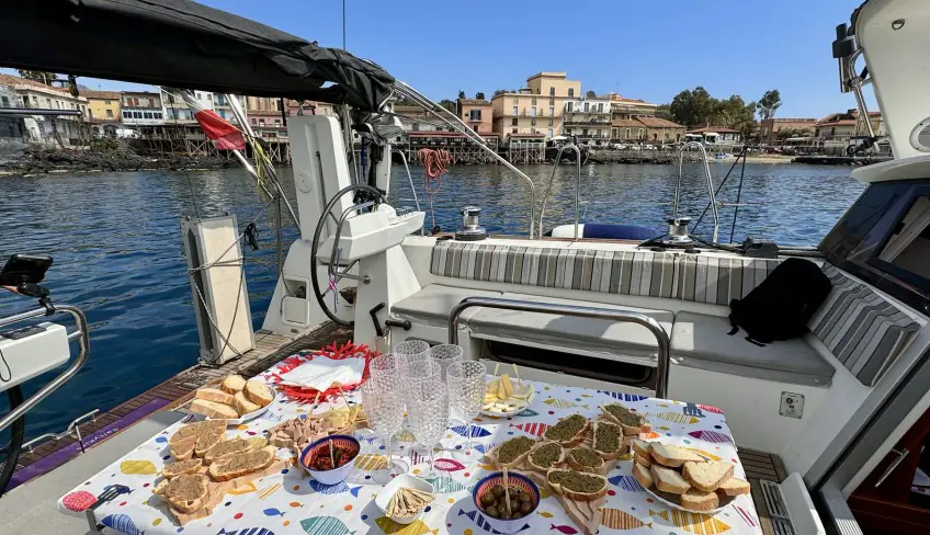 Aperitivo in barca a vela